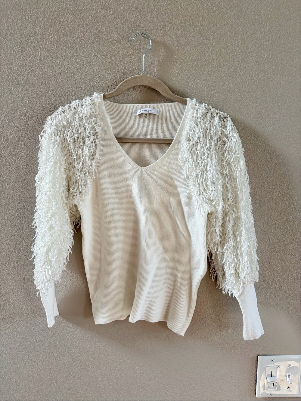 Sioni White V-Neck Sweater with Textured Fringe Sleeves XS